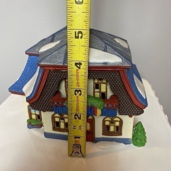 Department 56 Heritage Alpine Village Bakery & Chocolate Shop #5614-6 Retired - Picture 4 of 9